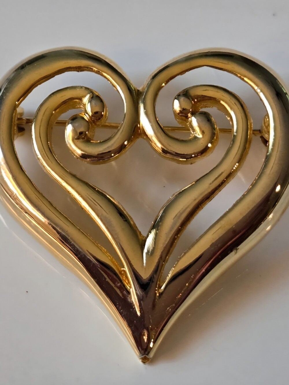 VINTAGE Signed AAI BROOCH HEART SHAPED GOLDTONE